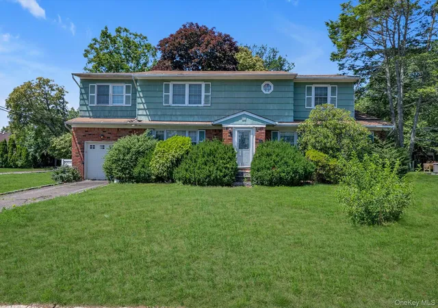 Photo 2 of Sale Pending at 16 22nd Street, Oyster Bay, NY 11753 | MLS# 1015111 | Listing updated on 2026-08-01