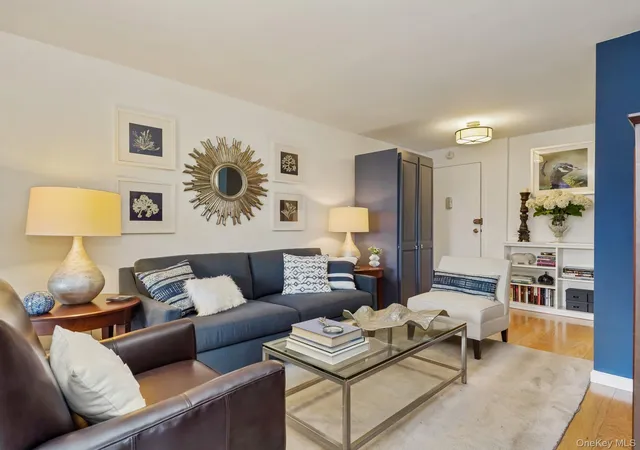 3rd image of 666 Pelham Rd, New Rochelle, NY 10801