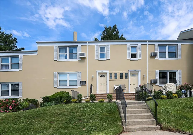 2nd image of 71 12 252nd St #71B, New York, NY 11426 | MLS# 1015124