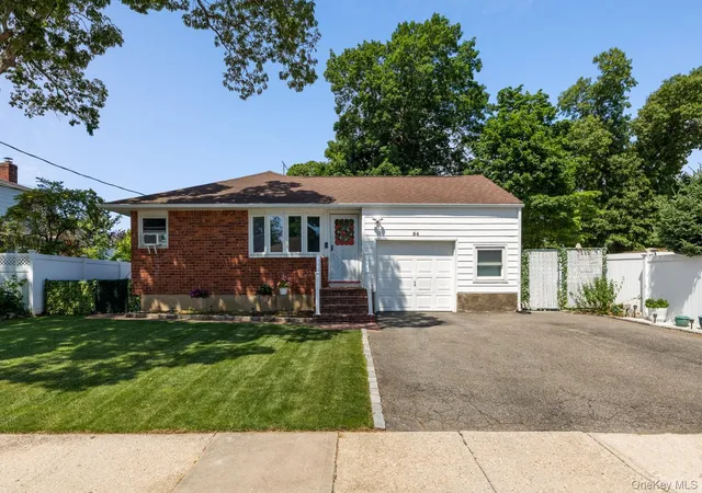 Photo 1 of Sale Pending at 54 Oak St, Oyster Bay, NY 11735 | MLS# 1015127 | Listing updated on 2026-09-04