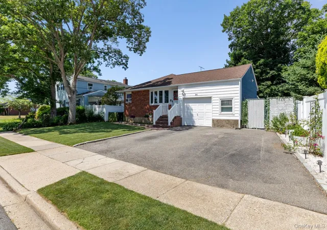 Photo 2 of Sale Pending at 54 Oak St, Oyster Bay, NY 11735 | MLS# 1015127 | Listing updated on 2026-09-04