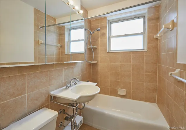 11th image of 5700 Arlington Ave #19G, Bronx, NY 10471 | MLS# 1015132
