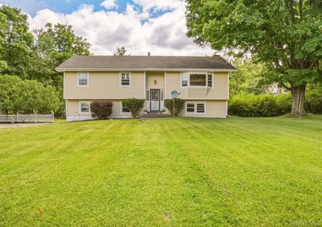 Homes for sale in Florida, NY | 4 Hunt Dr, Florida, NY 10921 | MLS# 1015136