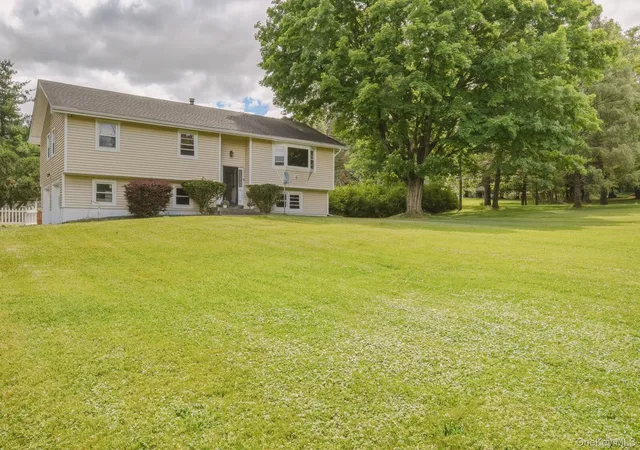 Homes for sale in Florida, NY | 4 Hunt Dr, Florida, NY 10921 | MLS# 1015136