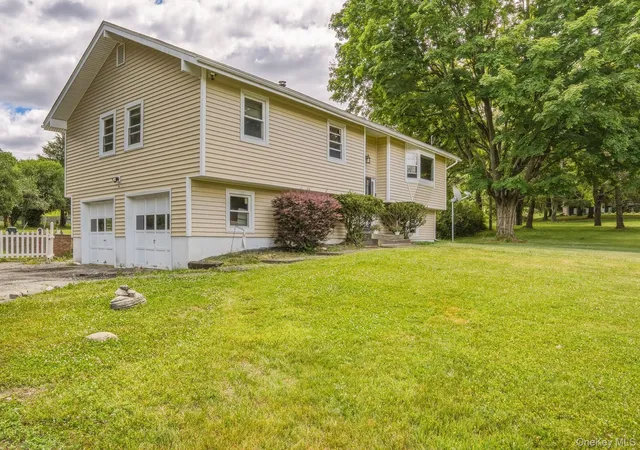 Homes for sale in Florida, NY | 4 Hunt Dr, Florida, NY 10921 | MLS# 1015136