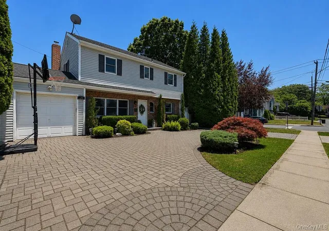 3rd image of 26 Cedar St, Oyster Bay, NY 11735 | MLS# 1015141