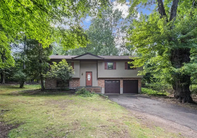 2nd image of 9 Adams Ln, Airmont, NY 10901 | MLS# 1015151