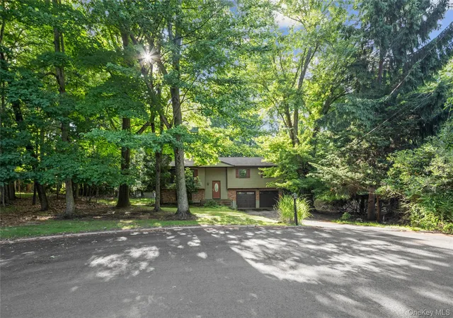 3rd image of 9 Adams Ln, Airmont, NY 10901 | MLS# 1015151