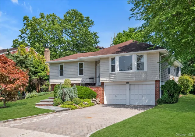 Homes for sale in North Hempstead, NY | 19 Carriage Rd, North Hempstead, NY 11576 | MLS# 1015154