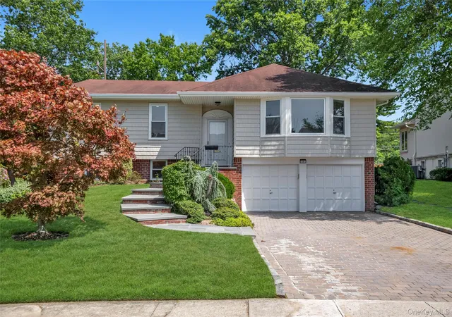 Homes for sale in North Hempstead, NY | 19 Carriage Rd, North Hempstead, NY 11576 | MLS# 1015154