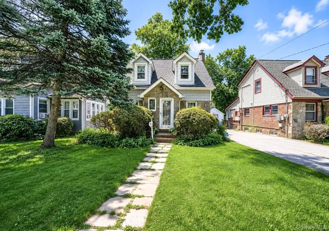 1st image of 850 Linden Ave, Hempstead, NY 11510 | MLS# 1015157