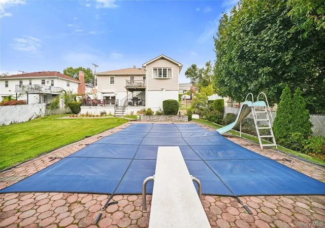 4th image of 181 Roundhill Dr, Yonkers, NY 10710 | MLS# 1015165