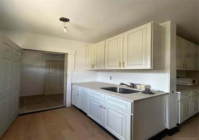 Photo 4 of Single family home for sale at 423 Hinman Pl, Mamaroneck, NY 10543 | MLS# 1015175 | Listing updated on 2026-08-12