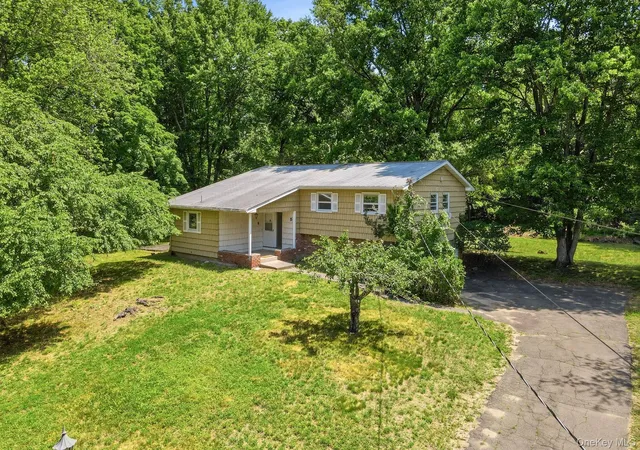 2nd image of 5 Flamingo Ln, Spring Valley, NY 10977 | MLS# 1015201