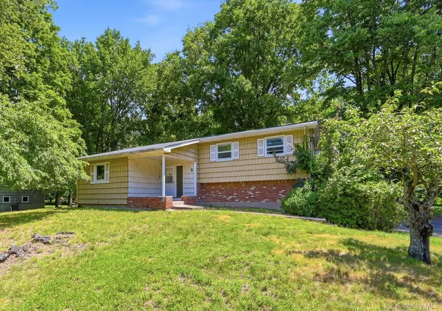 3rd image of 5 Flamingo Ln, Spring Valley, NY 10977 | MLS# 1015201