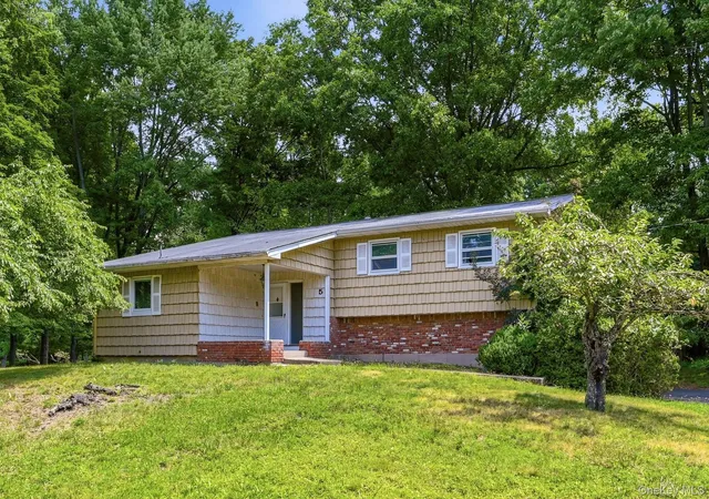 4th image of 5 Flamingo Ln, Spring Valley, NY 10977 | MLS# 1015201