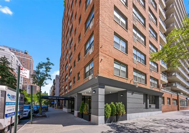 Homes for sale in New York, NY | 300 E 71st Street, New York, NY 10021 | Houzeo