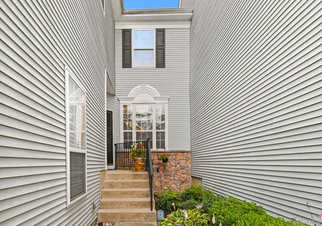 Photo 3 of Single family home for sale at 271 Woodlands Dr, Tuxedo Park, NY 10987 | MLS# 1015224 | Listing updated on 2026-09-06