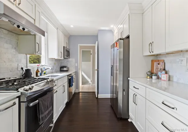 2nd image of 2 Larch Ct, West Nyack, NY 10994 | MLS# 1015230