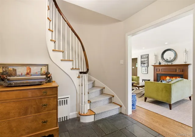 4th image of 2 Saint Marks Pl, Huntington, NY 11724 | MLS# 1015236