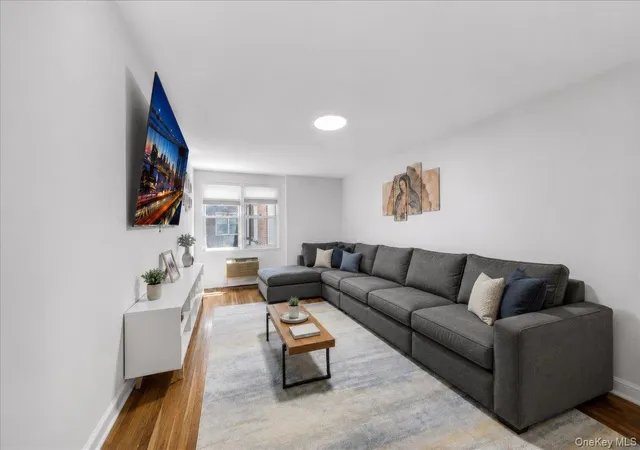 3rd image of 315 Palmer Ter, Mamaroneck, NY 10543