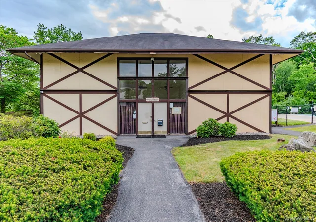 2nd image of 34 Scarborough Ln, Wappingers Falls, NY 12590