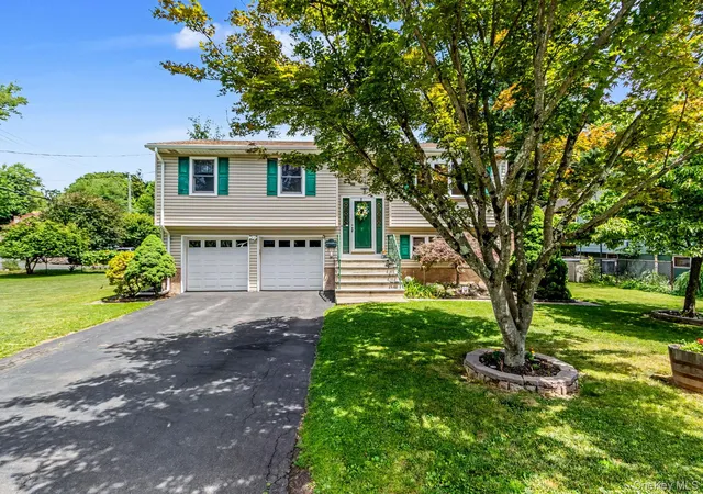 Homes for sale in Orangetown, NY | 3 Van Wardt Pl, Orangetown, NY 10983 | MLS# 1015258