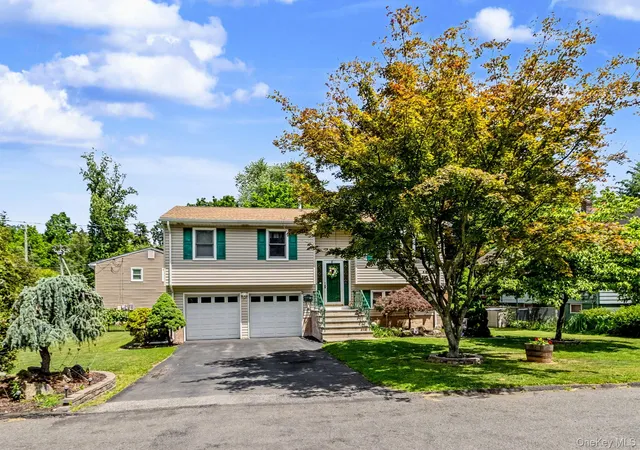 Homes for sale in Orangetown, NY | 3 Van Wardt Pl, Orangetown, NY 10983 | MLS# 1015258