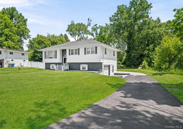 Homes for sale in Middletown, NY | 1 Brewster Dr, Middletown, NY 10940 | MLS# 1015287