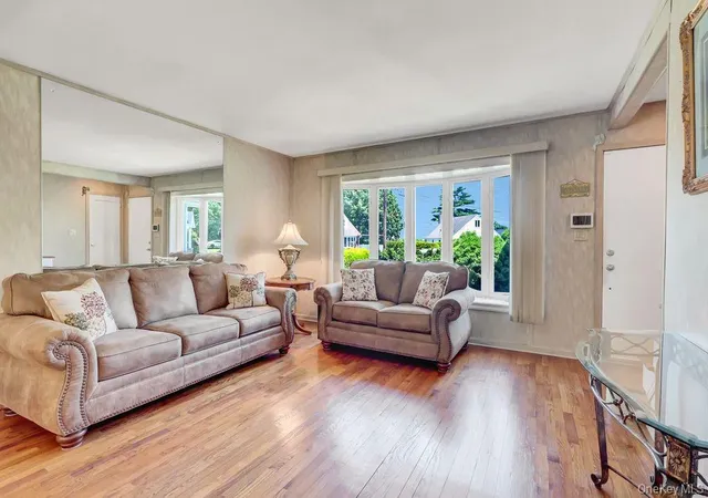 Photo 5 of Sale Pending at 955 Cedar Ct, Franklin Square, NY 11010 | MLS# 1015293 | Listing updated on 2026-06-30