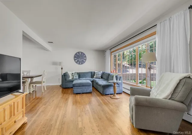 3rd image of 17 Broadview Ave, Smithtown, NY 11754 | MLS# 1015310