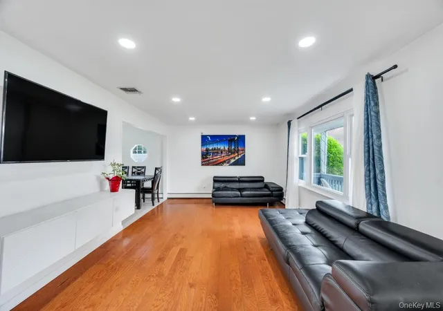 2nd image of 32 Beverly St, Islip, NY 11751 | MLS# 1015313