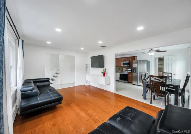 3rd image of 32 Beverly St, Islip, NY 11751 | MLS# 1015313