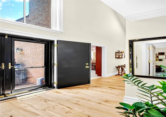 3rd image of 20 Fox Rdg #333, Roslyn, NY 11576 | MLS# 1015337