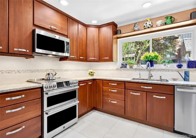 4th image of 20 Fox Rdg #333, Roslyn, NY 11576 | MLS# 1015337