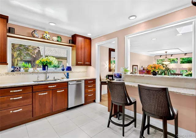 5th image of 20 Fox Rdg #333, Roslyn, NY 11576 | MLS# 1015337