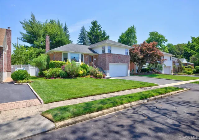 Photo 3 of Sale Pending at 31 Irene Ln E, Oyster Bay, NY 11803 | MLS# 1015350 | Listing updated on 2026-07-28