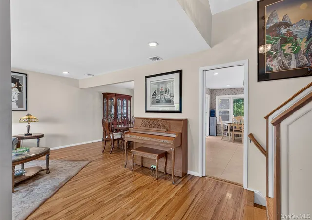 Photo 4 of Sale Pending at 31 Irene Ln E, Oyster Bay, NY 11803 | MLS# 1015350 | Listing updated on 2026-07-28