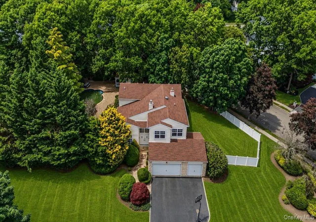 2nd image of 16 English Ivy Ln, Lake Grove, NY 11755 | MLS# 1015366