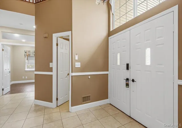 4th image of 16 English Ivy Ln, Lake Grove, NY 11755 | MLS# 1015366