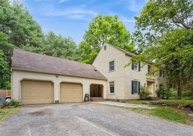 3rd image of 324 Garrison Woods Ln, Wallkill, NY 12589 | MLS# 1015396