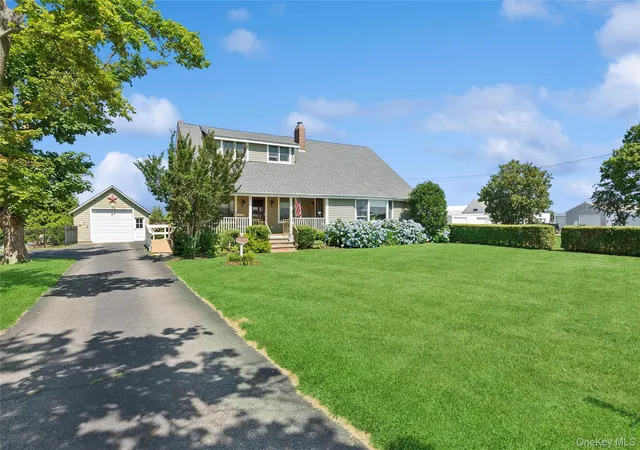 Homes for sale in Southold, NY | 10415 Oregon Rd, Southold, NY 11935 | MLS# 1015408