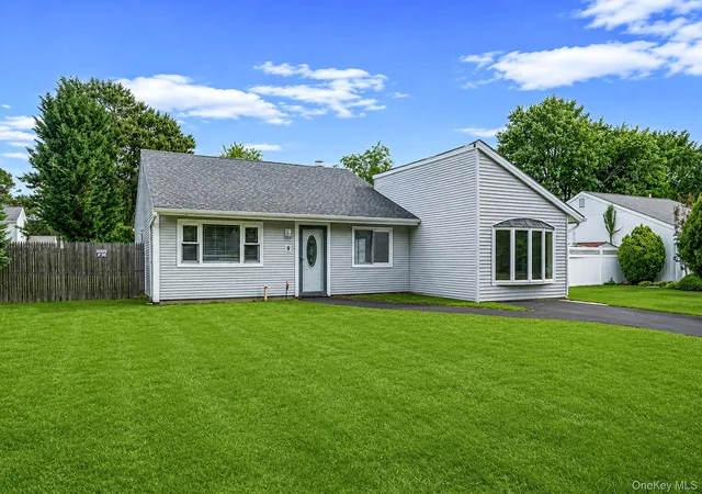 2nd image of 9 Carson Ln, Medford, NY 11763 | MLS# 1015446