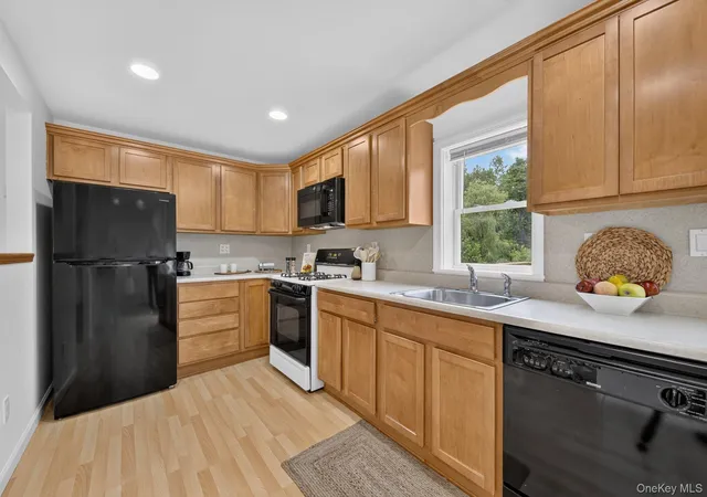 Photo 3 of Single family home for sale at 72 Furnace Dock Rd, Cortlandt, NY 10520 | MLS# 1015456 | Listing updated on 2026-09-02