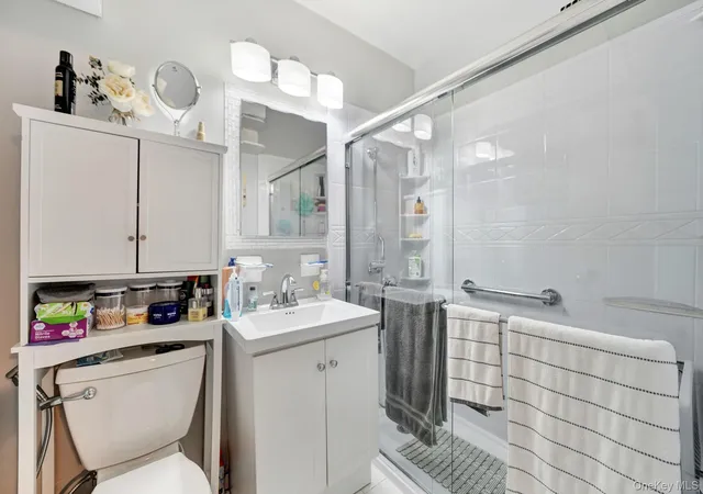 Listing Photo 5 - Condo for sale in building located at 333 Bronx River Rd, Yonkers, NY 10701 - Unit #712