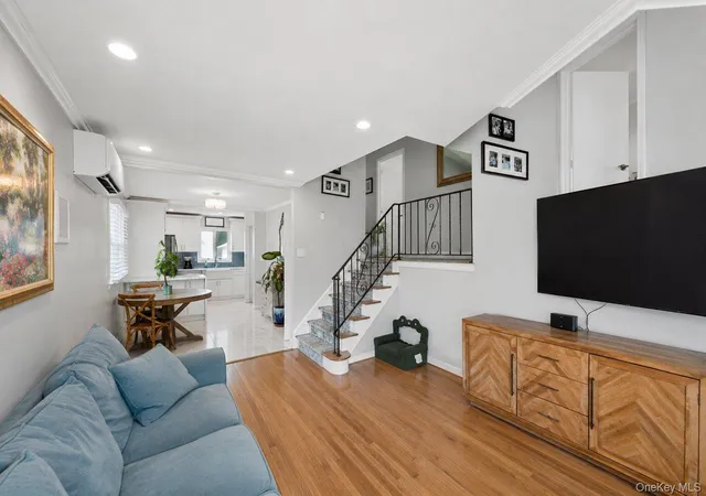 4th image of 83 Scarcliffe Dr, Hempstead, NY 11565 | MLS# 1015489