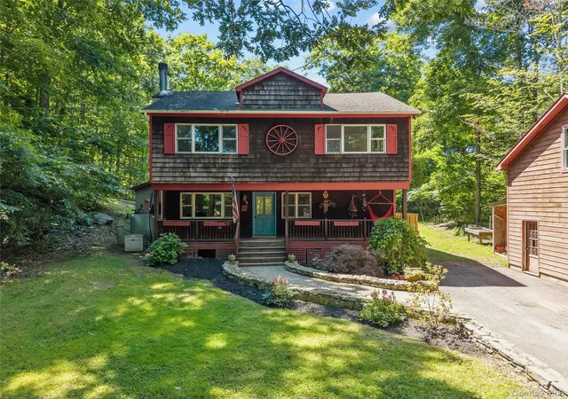 Photo 2 of Sale Pending at 176 Tibet Dr, Kent, NY 10512 | MLS# 1015542 | Listing updated on 2026-09-08