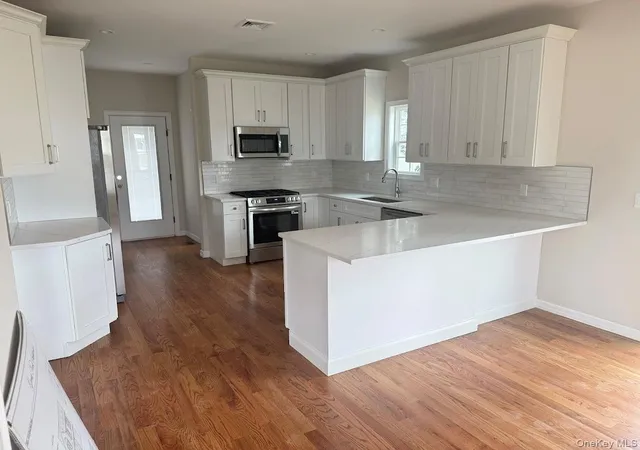 Photo 4 of Single family home for sale at 12 Gail Grace Ct, Babylon, NY 11726 | MLS# 1015543 | Listing updated on 2026-09-28