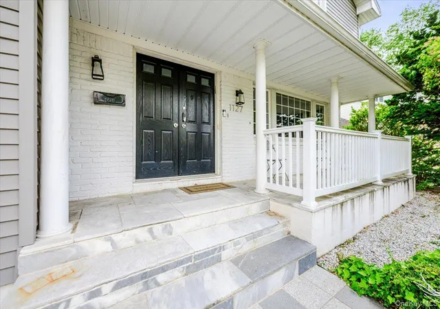 2nd image of 1127 Fordham Ln, Hempstead, NY 11598 | MLS# 1015554