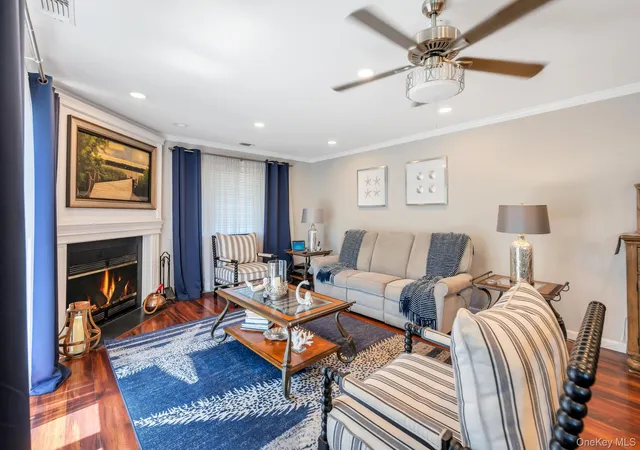 4th image of 118 E Midland Pond Ct, Brookhaven, NY 11955 | MLS# 1015561